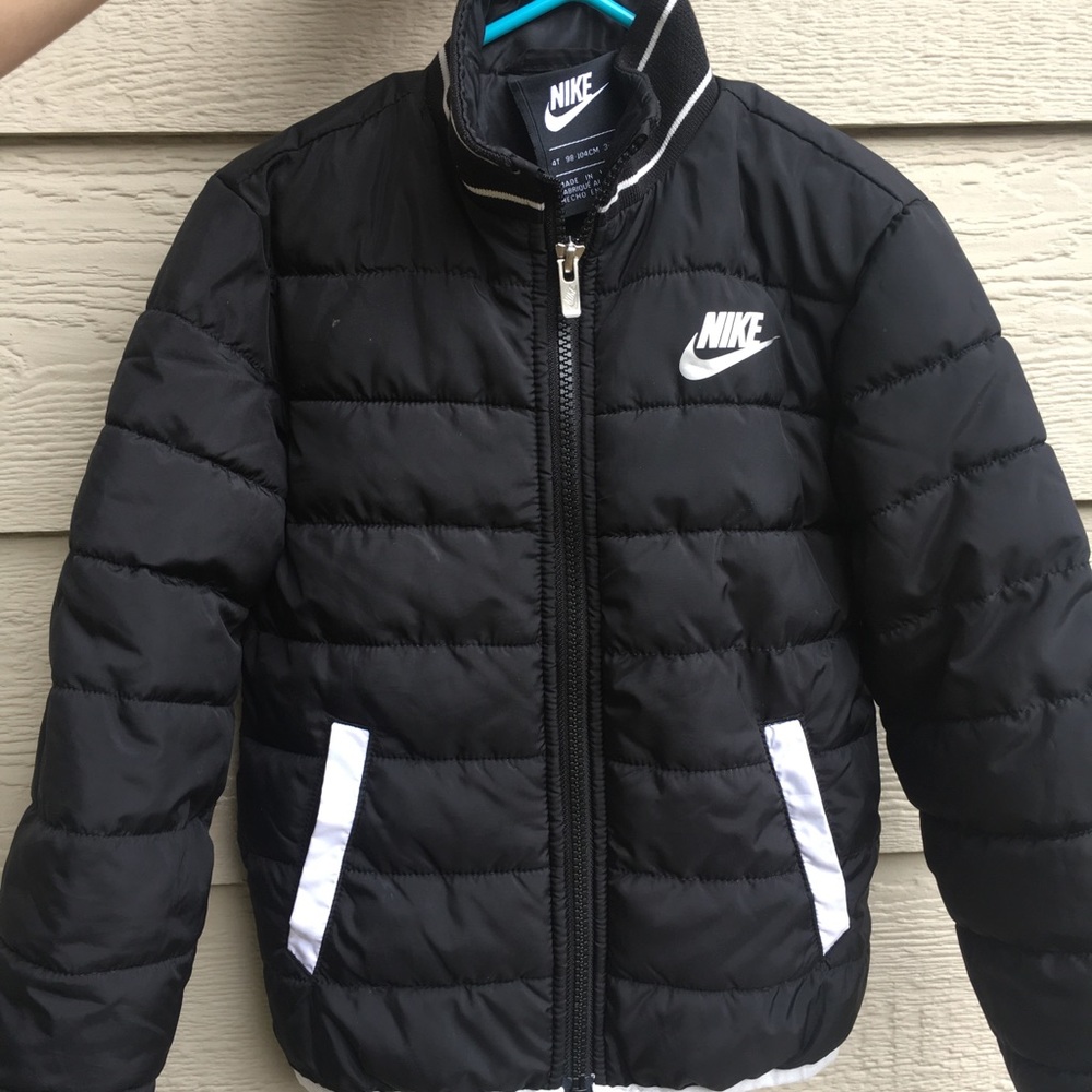 Nike Kids Winter Puffer Jacket Size 4T (3-4 years).